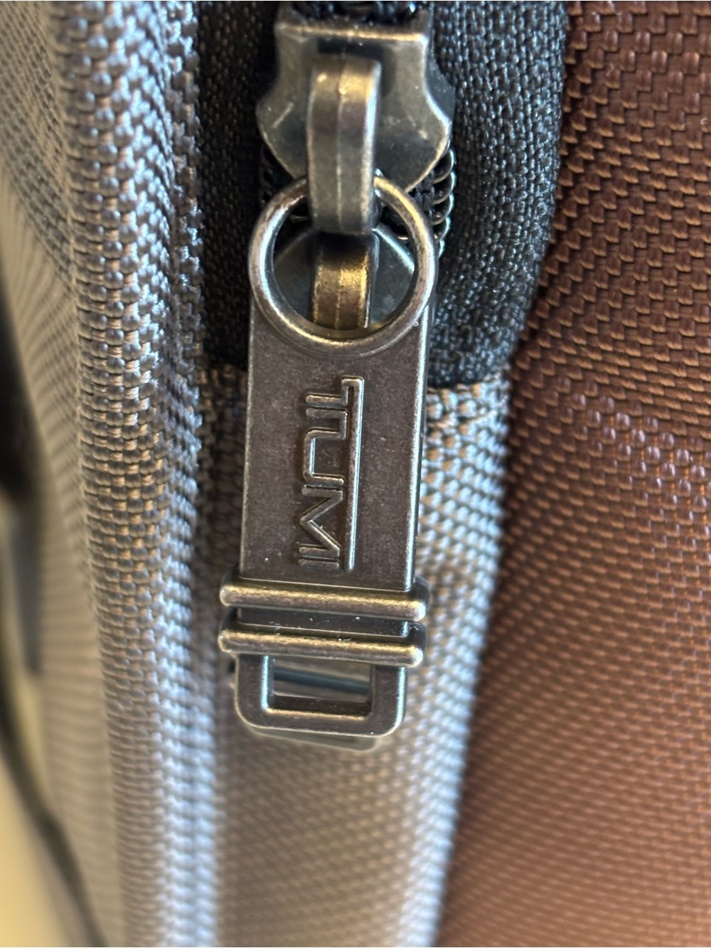 TUMI Higgins men’s sling pack black brown colorblock multi bag NEW - Picture 12 of 12